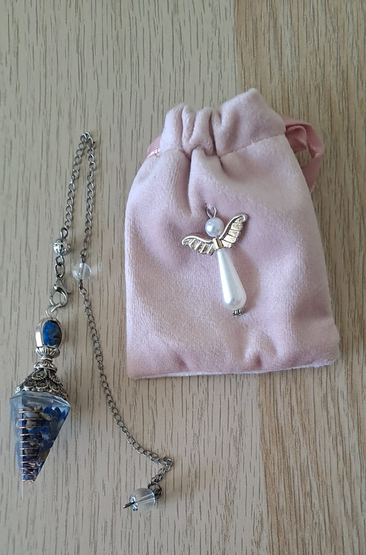 Pendule vintage et pochette.