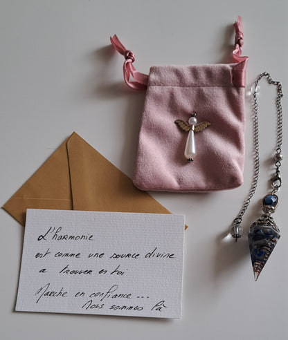 Pendule vintage et pochette.