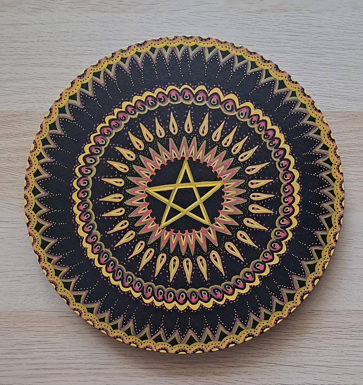 Pentacle- DISPONIBLE POUR EXPO et VENTE .Peinture acrylique originale et unique de 30cm avec mantra au dos